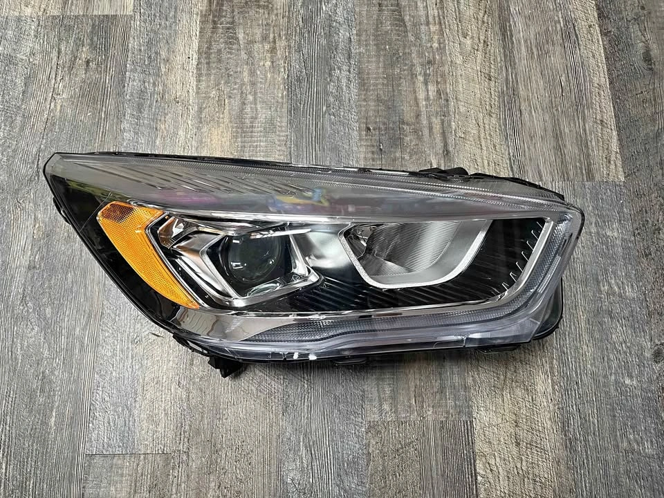2017-2019 Ford Escape Halogen/Led Passenger Headlight OEM