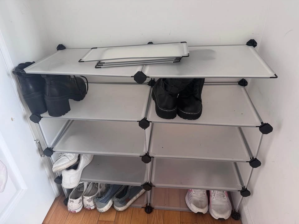 Plastic organizers and small table - photo 4