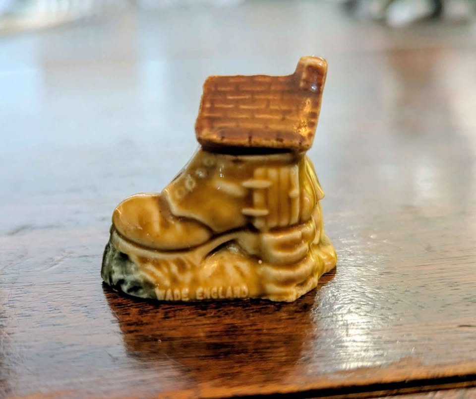 Vintage Wade Whimsies - Old Woman in Shoe - photo 2