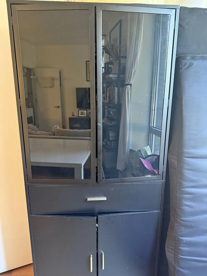 Black Hutch