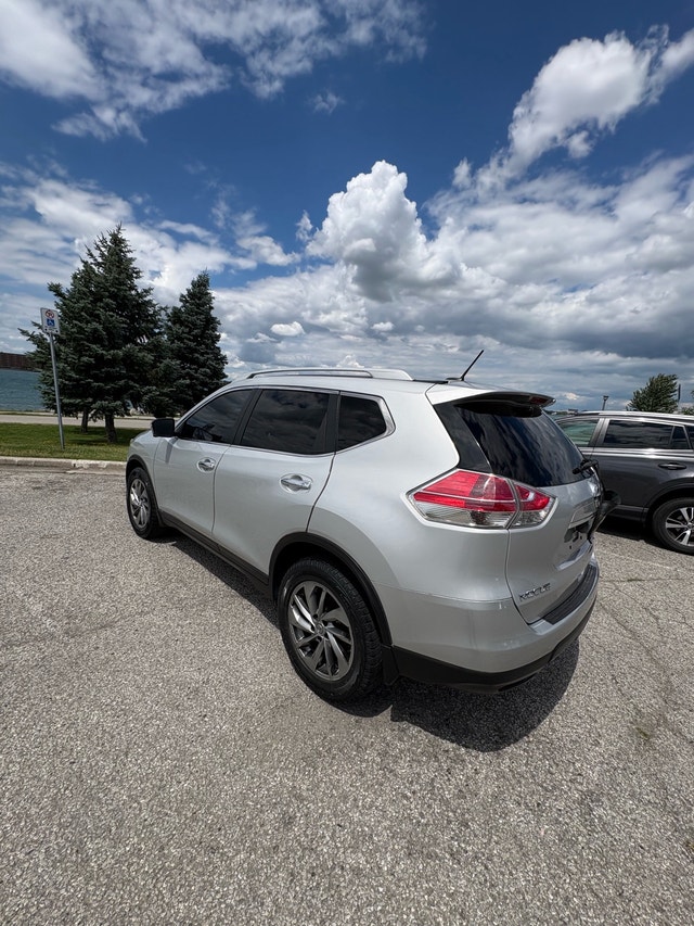 2015 Nissan Rogue AWD – AS IS - photo 2