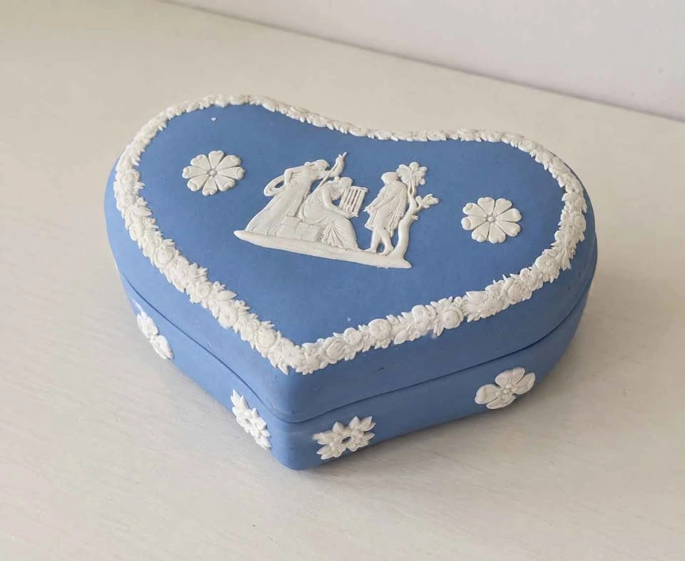 Wedgwood Blue Jasperware Heart Trinket Box - photo 2