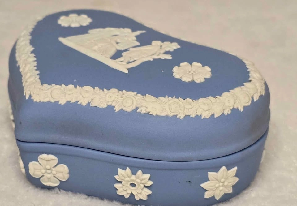 Wedgwood Blue Jasperware Heart Trinket Box - photo 5