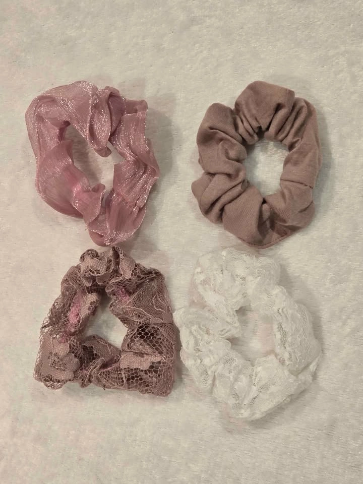 Wet Brush Detangler & 4 Scrunchies Hair Bundle - photo 2