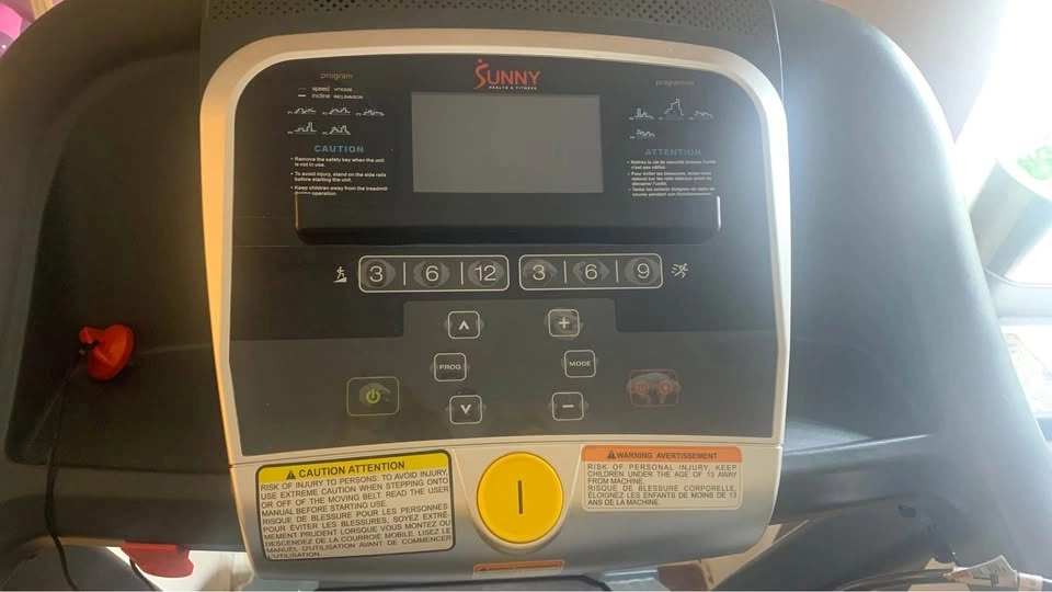 15-level auto incline Treadmill - rarely used - photo 2