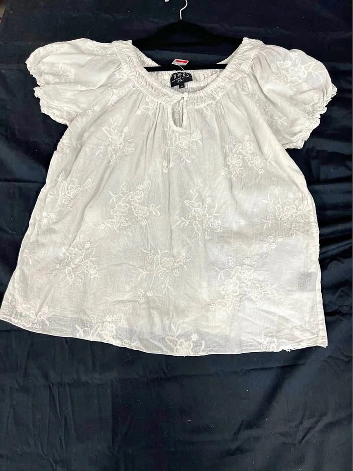 ⚽ White embroidered Blouse- 1X