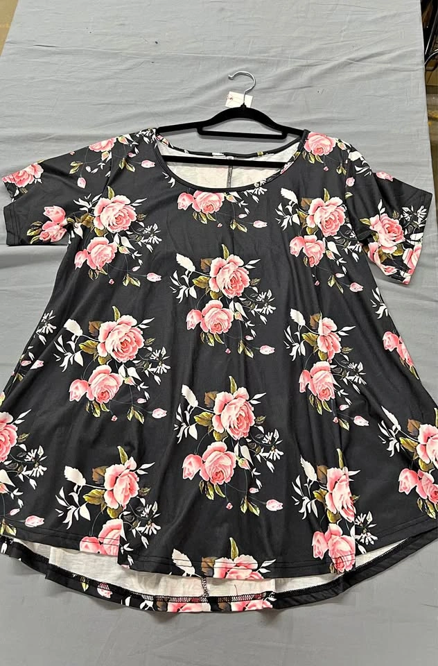 ⚽ Black Floral Blouse- 1X