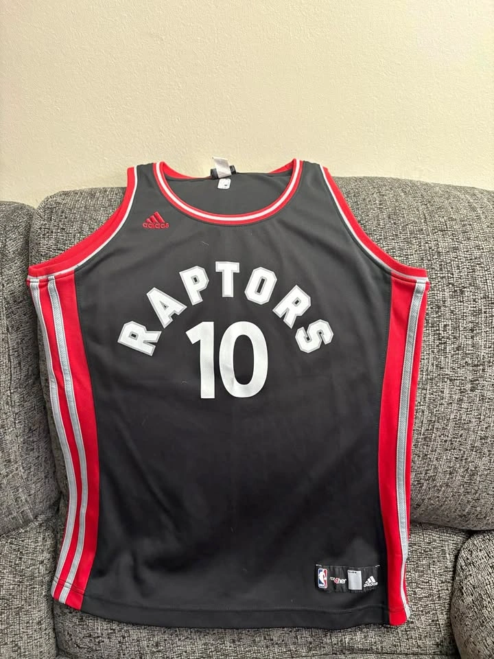 Women’s raptors jersey