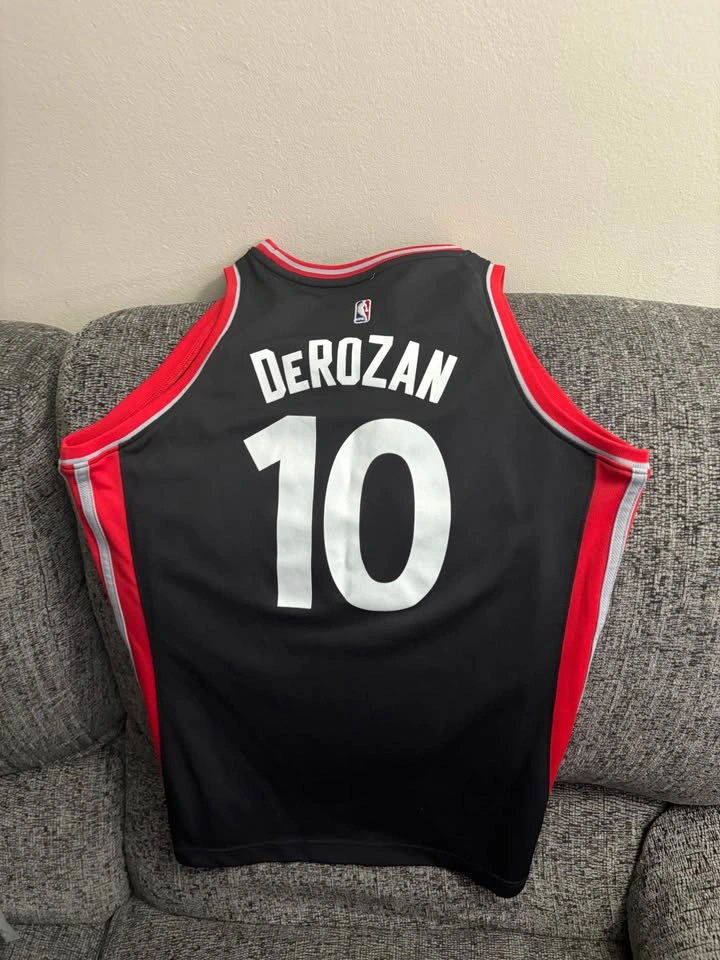 Women’s raptors jersey - photo 2