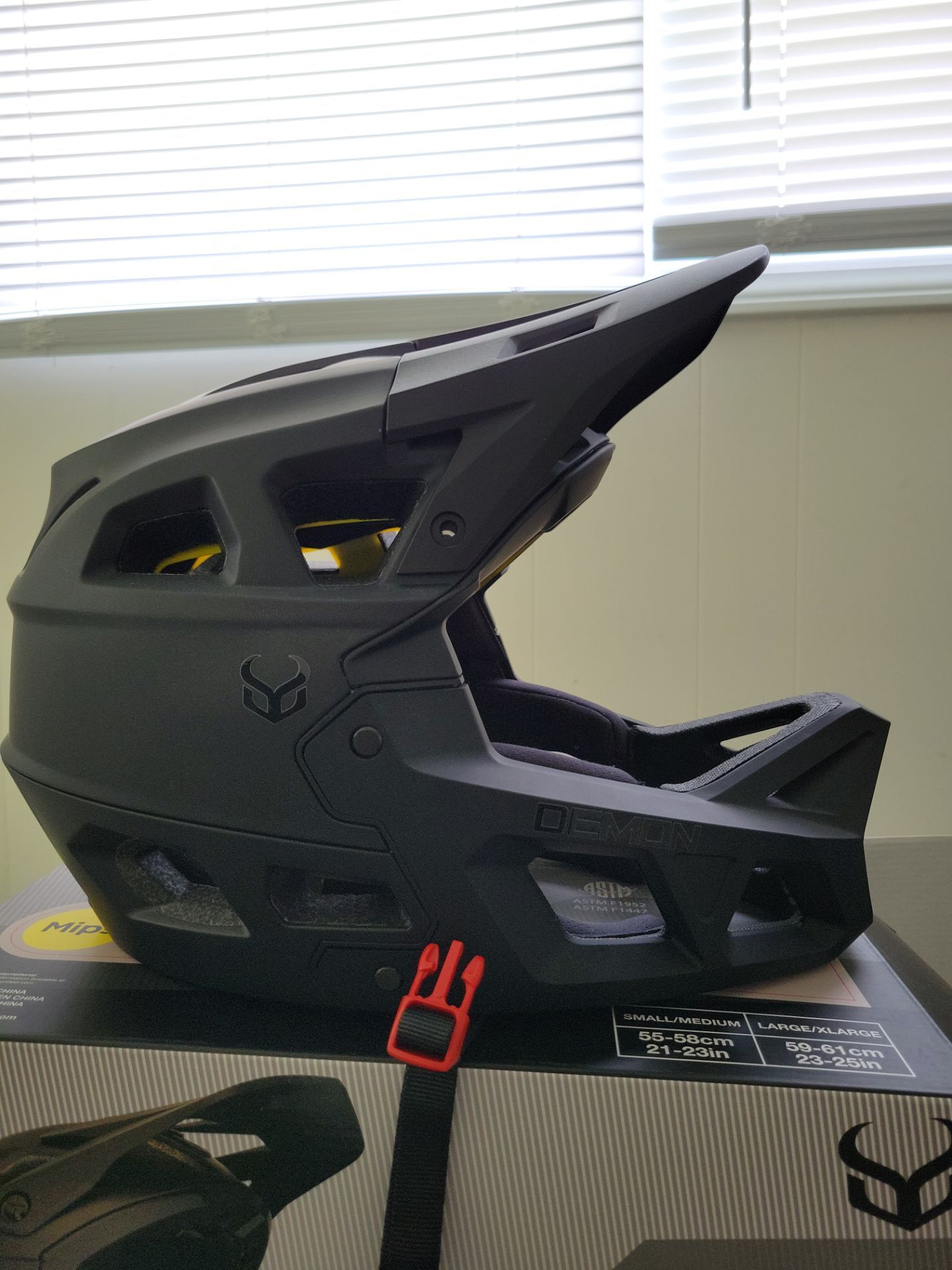 Demon Full Face Bicycle Helmet Mips