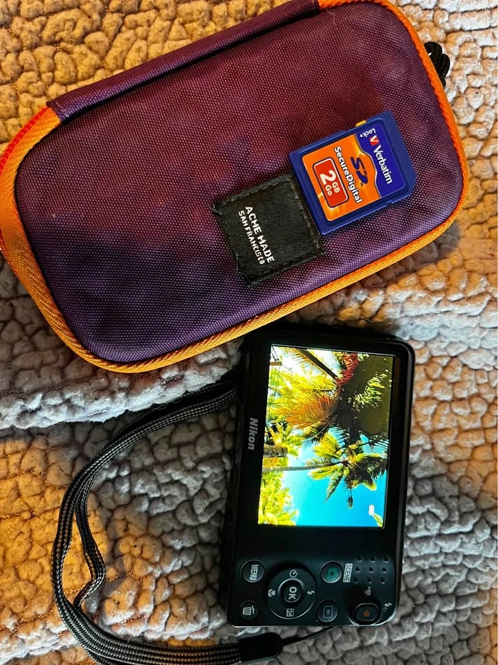 Nikon Coolpix L27 16.1MP Digital Camera Bundle