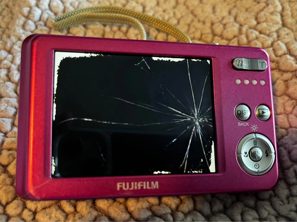 Pink Fujifilm FinePix J20 For Parts + BC-45A Charger & Battery - photo 4