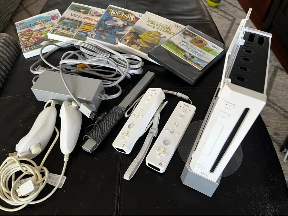 Nintendo Wii Bundle In Box (GameCube Compatible) - photo 2