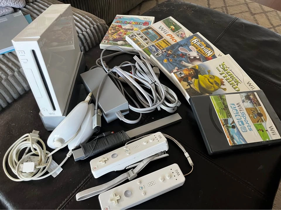 Nintendo Wii Bundle In Box (GameCube Compatible) - photo 4