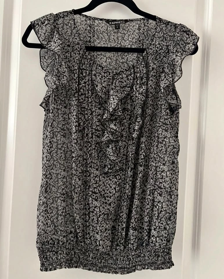 EXPRESS Women's Ruffle Sleeve Blouse ~ Small ⚽️
