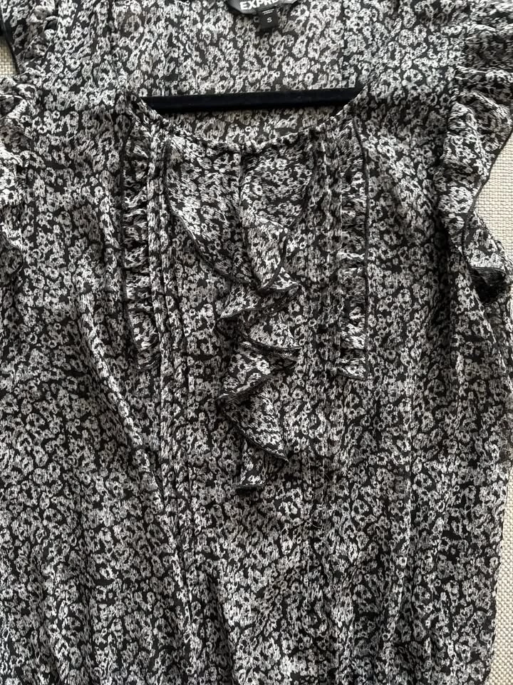 EXPRESS Women's Ruffle Sleeve Blouse ~ Small ⚽️ - photo 3