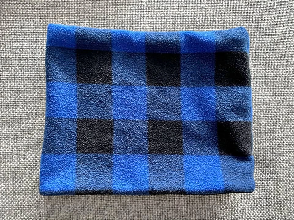 GAP Kids Blue Plaid Reversible Fleece Neck Warmer ~ One size ⚽️