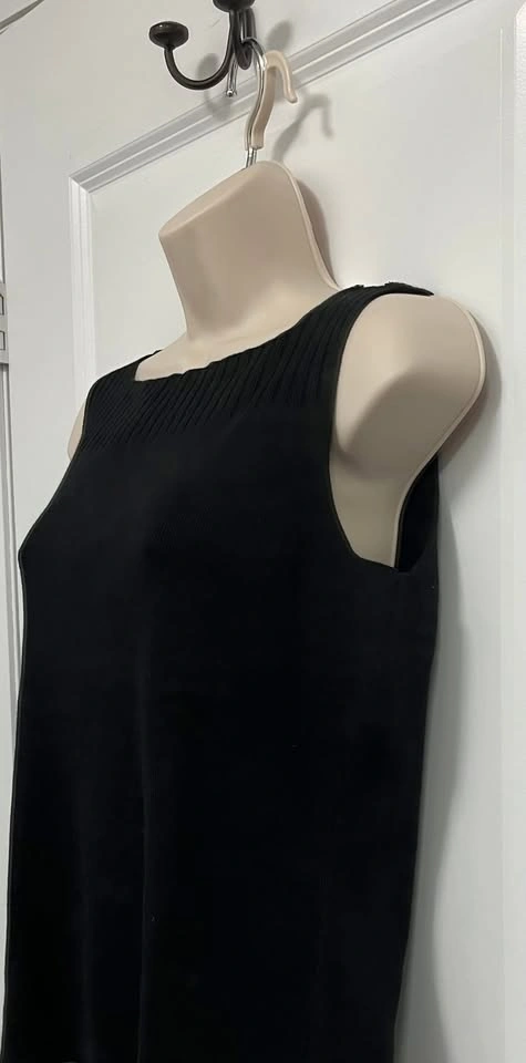 Women's Black Sleeveless Top ~ Medium Petite *NEW* ⚽️