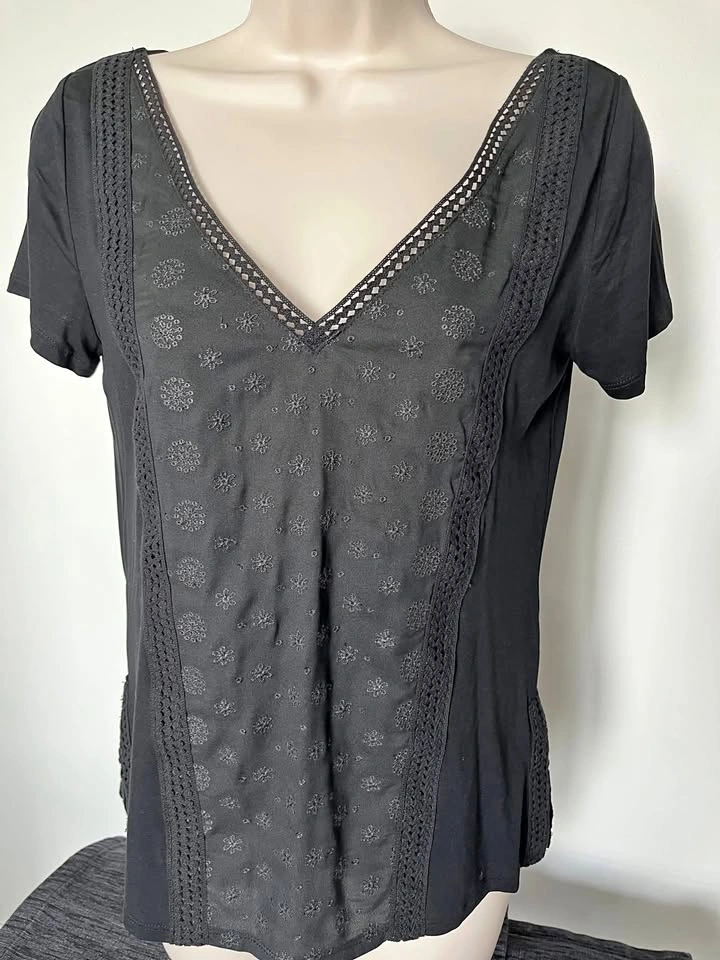 Gorgeous Embroidered Ann Taylor Top ~ Black ~ XS ~ NEW ⚽️