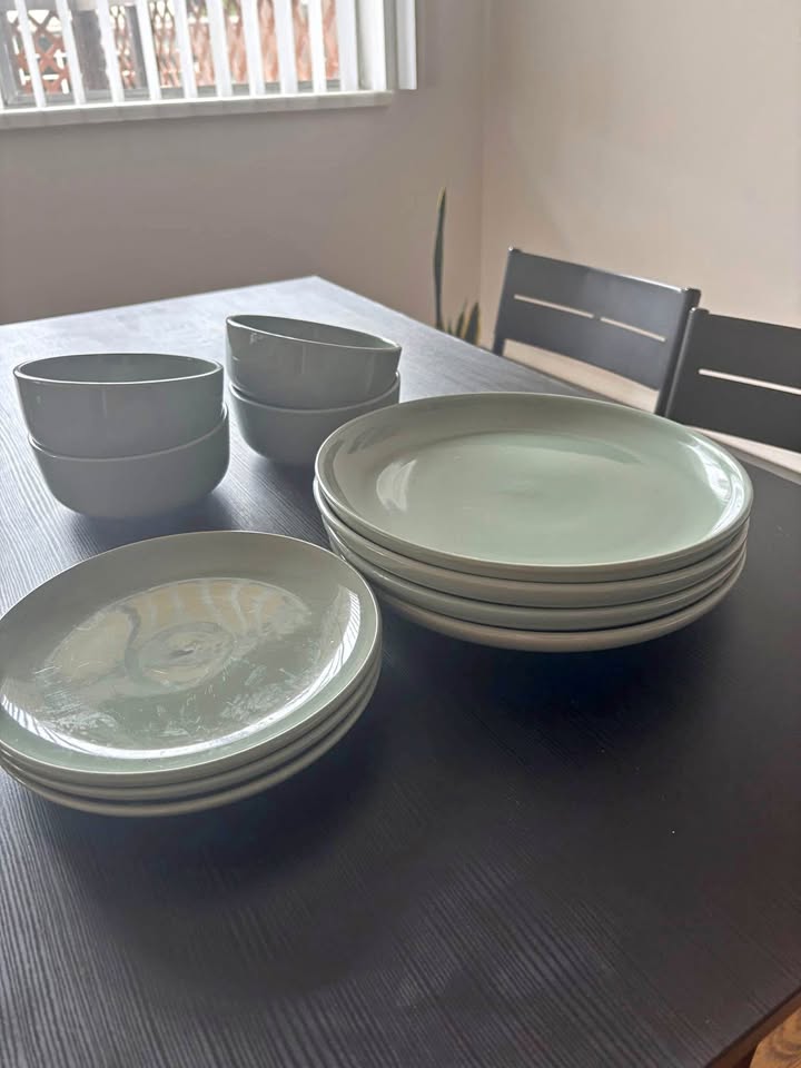 Dinnerware Sets