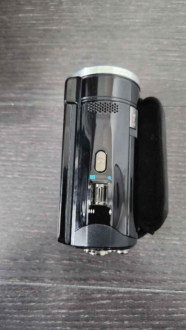 HP V5061u Digital Camcorder – Excellent Condition - photo 2