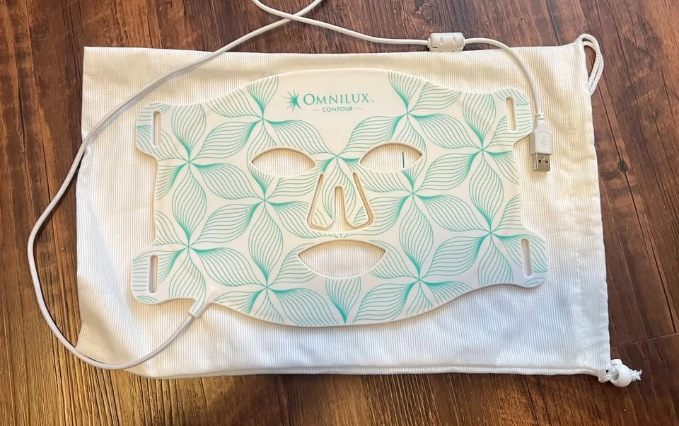 Omnilux Contour Face LED Mask + 2 Complete Accessory Sets - photo 3