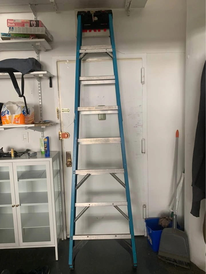 Werner 8ft Aluminum Step Ladder 250lb Duty Rating Used - photo 2
