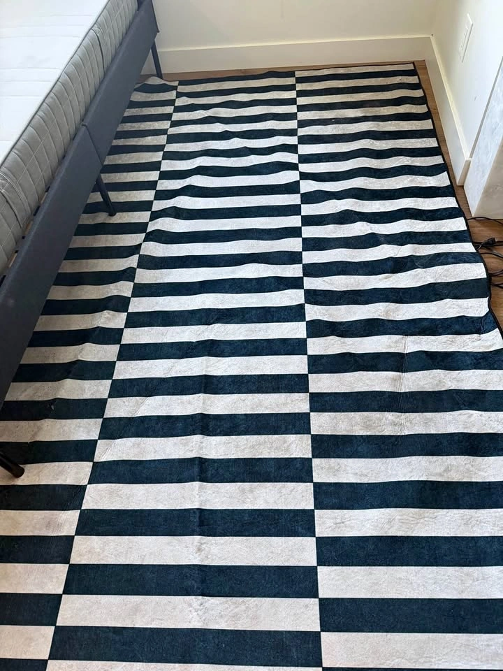 Black & White Area Rug (5.3 ft × 7.5 ft)