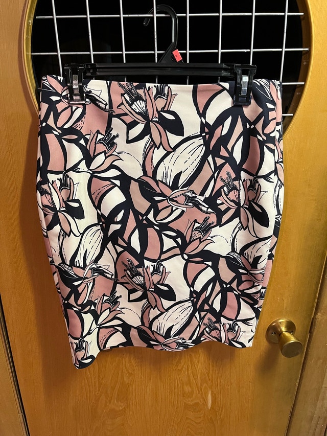 RW&CO Short Floral Skirt, Size 6