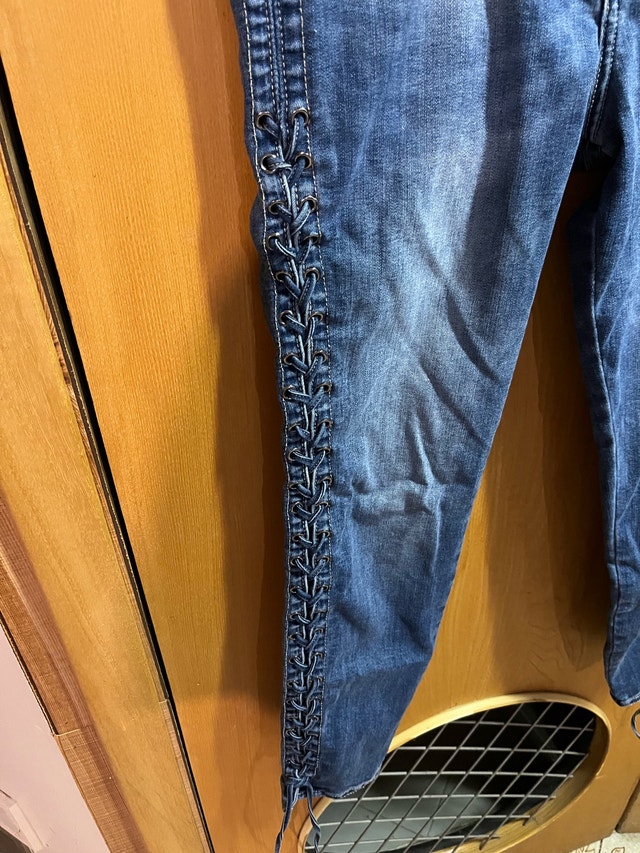 Bebe Denim Capri Blue Jeans, Size 29 - photo 2