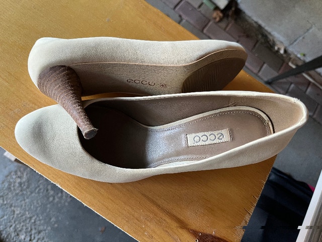Ladies ECCO Pumps. Size 40 (9). Light beige - photo 3