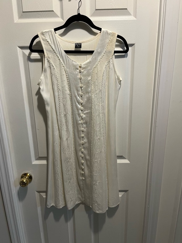 Ivy Sleeveless Embroidered Dress. White. Unworn