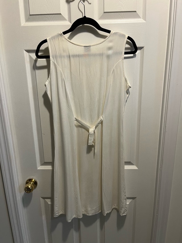 Ivy Sleeveless Embroidered Dress. White. Unworn - photo 3