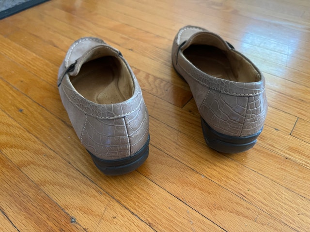 Natural Soul Loafers. Beige. Size 9 - photo 3