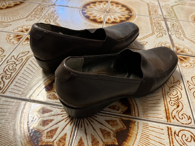 Women’s Brown Leather Shoes Size 9.5 - photo 2