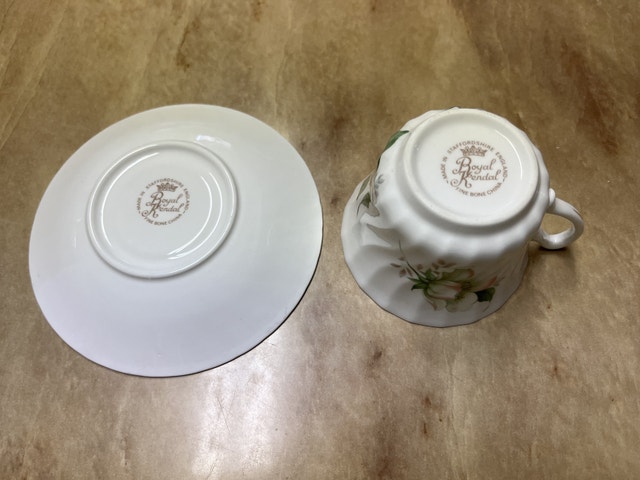 Royal Kendal Teacup and Saucer - photo 3