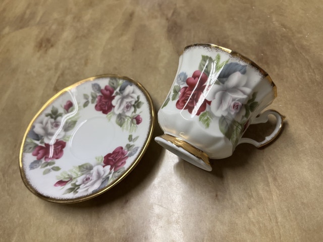 Queen's China Teacup and Saucer Set - photo 2