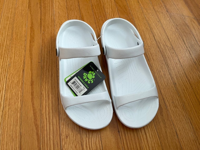 DAWGS Sandals, White, Women’s Size 9