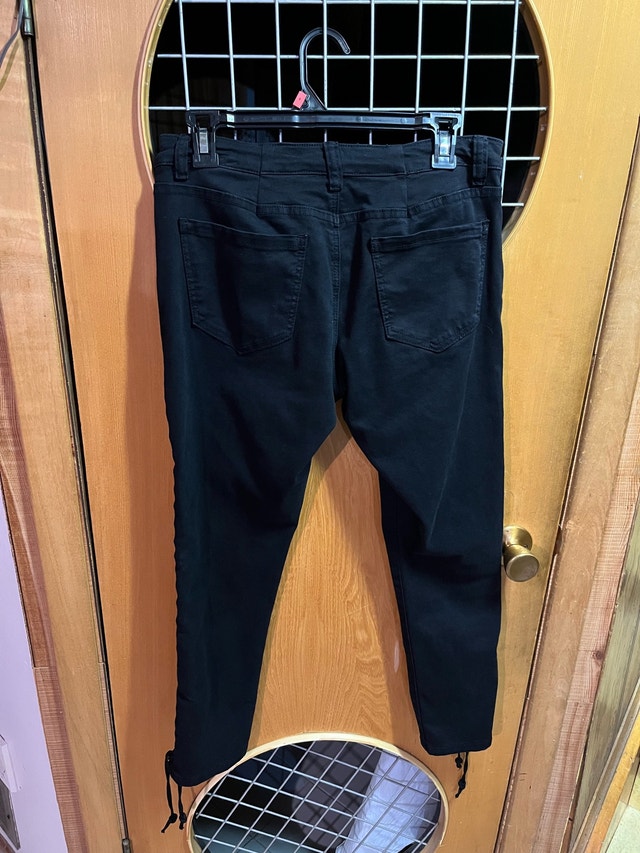 Ardene Black Capri Jeans, Lace-up Detail, Size 11 - photo 2