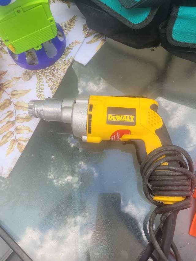 DeWalt Deck/Drywall Screwdriver - photo 2