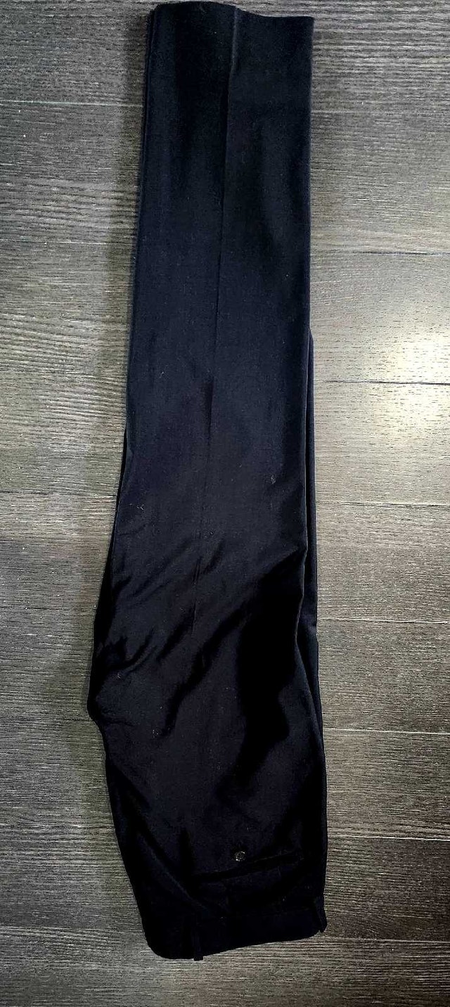 Men's Calvin Klein Black 2-Piece Suit – Excellent Condition - photo 2