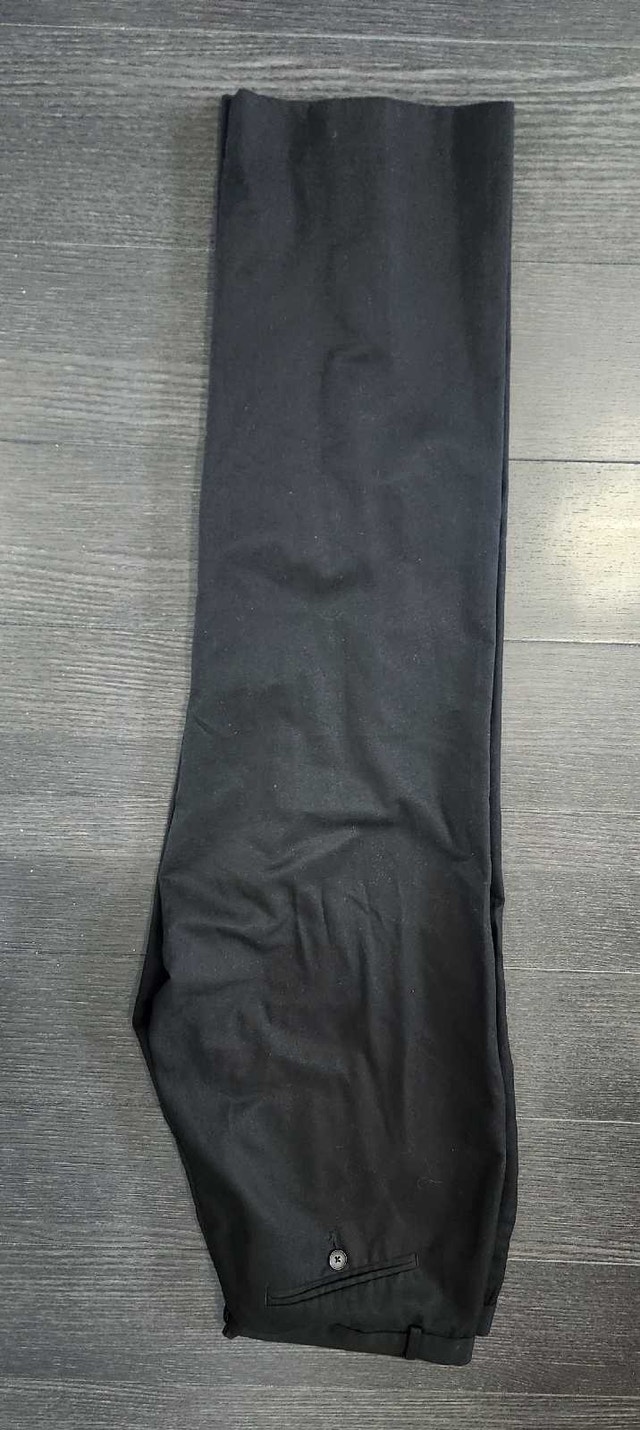 Men's Calvin Klein Black 2-Piece Suit – Excellent Condition - photo 2