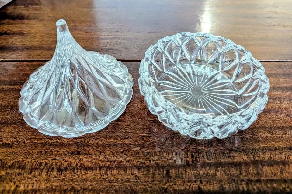 Vintage Hershey's Kiss Crystal Candy Dish image indicator(2)