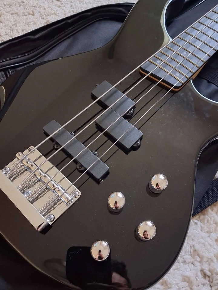 Donner DPJ-100 Electric Bass Guitar - photo 3