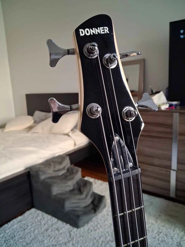 Donner DPJ-100 Electric Bass Guitar - photo 4