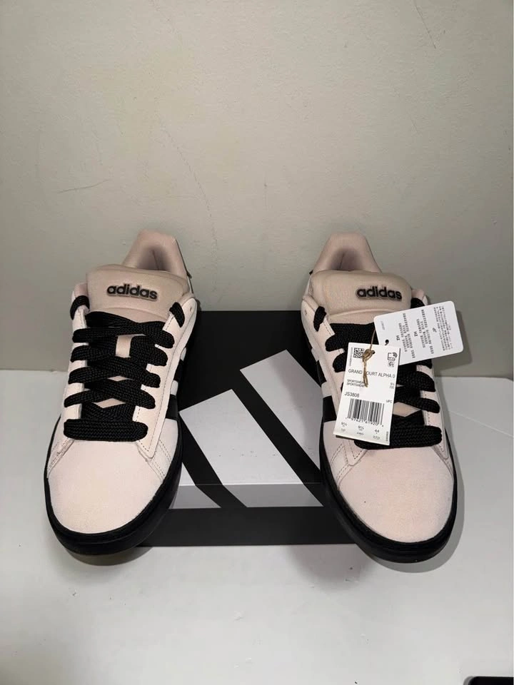 New Adidas Suede Shoes. Size 10 US. Firm price. - photo 2