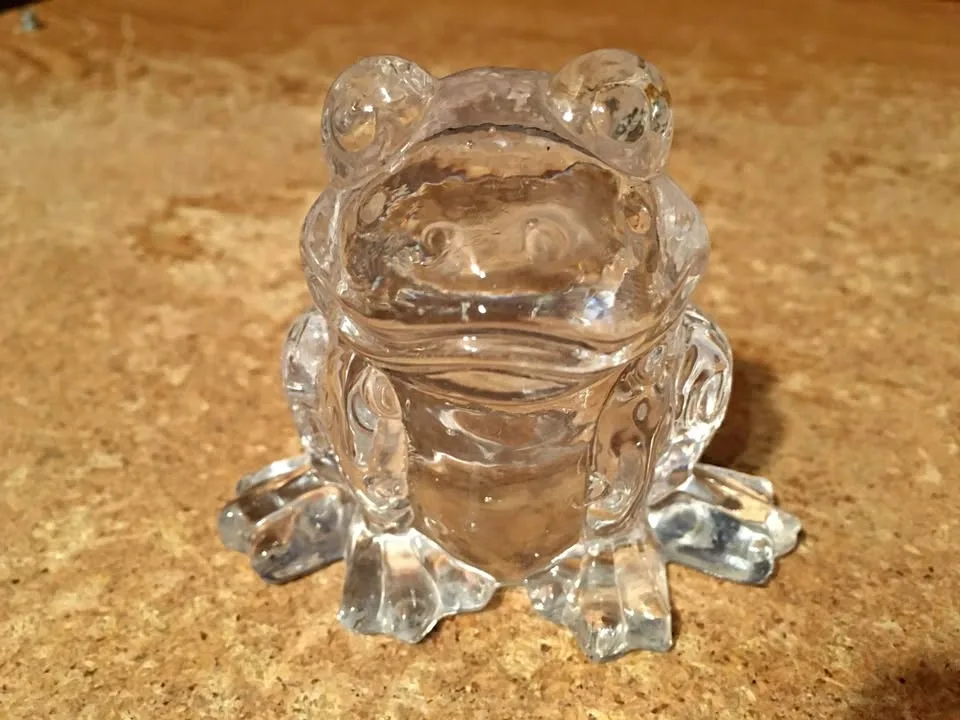 VINTAGE SITTING FROG TOAD 24% LEAD CRYSTAL CLEAR GLASS PAPER WEI