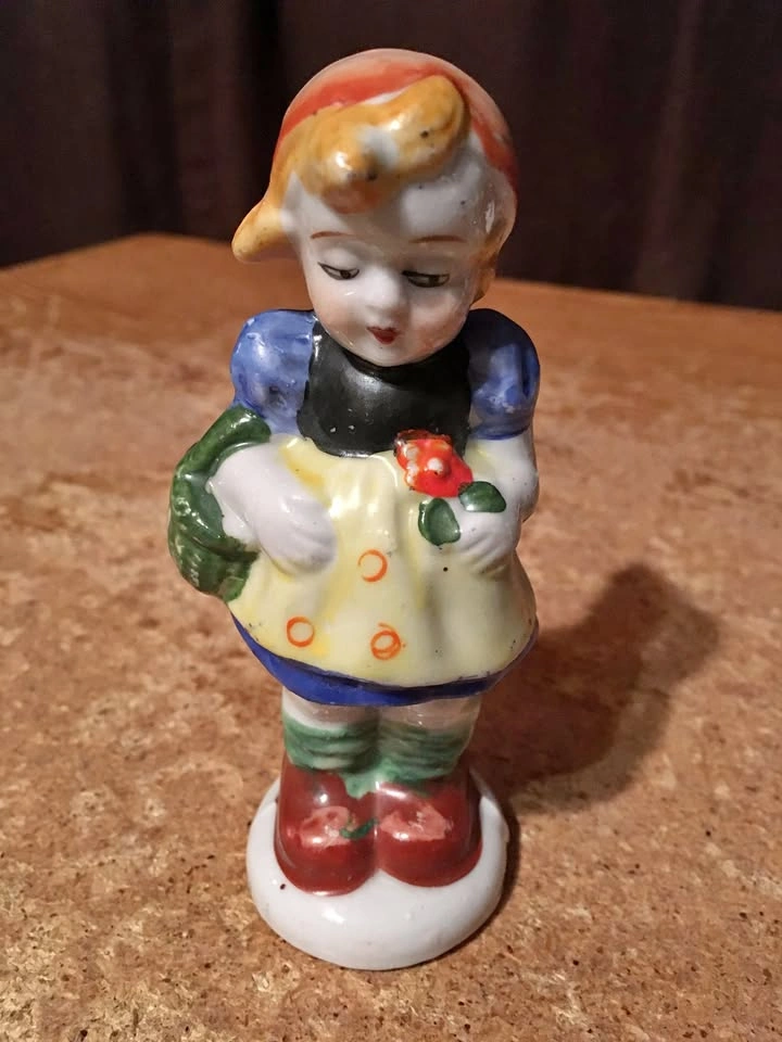 VINTAGE GIRL IN DRESS HOLDING BASKET FIGURINE OCCUPIED JAPAN 4 3