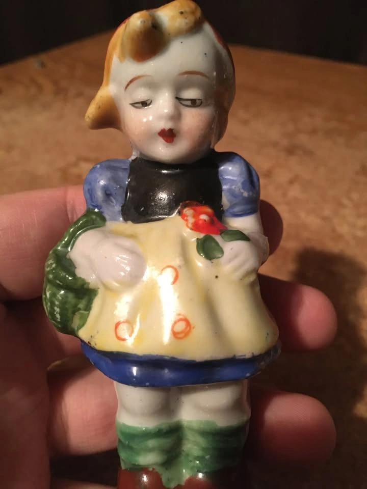 VINTAGE GIRL IN DRESS HOLDING BASKET FIGURINE OCCUPIED JAPAN 4 3 - photo 5