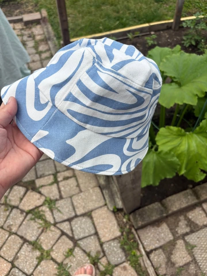 Blue and White Swirl Pattern Bucket Hat - photo 2